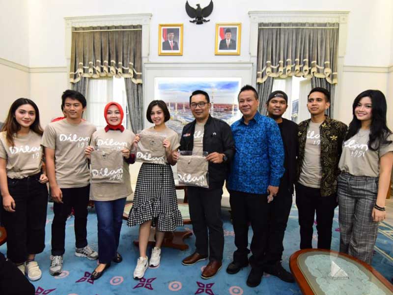 bangun taman dilan