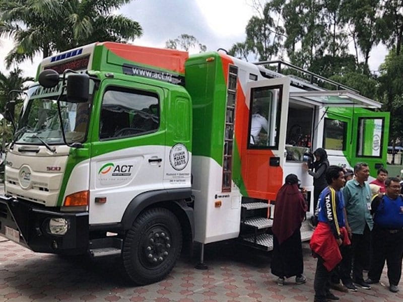 food-truck makanan