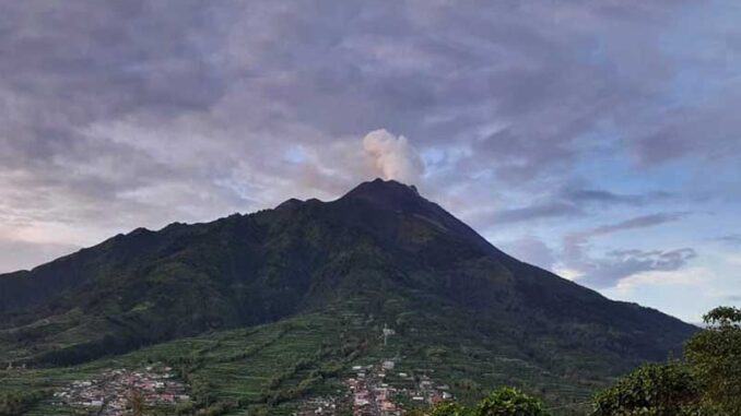 merapi-kembali-bergemuruh