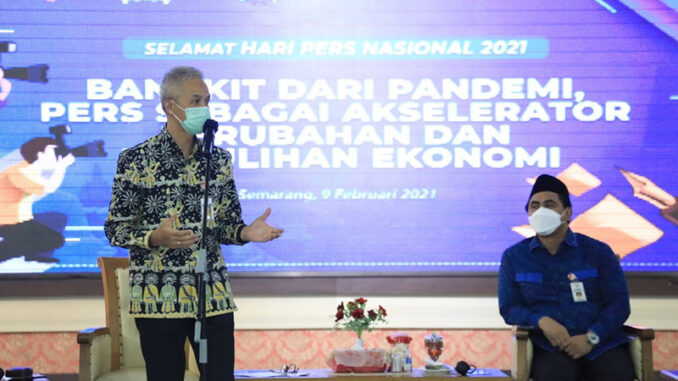 ganjar-pranowo-vaksinasi-terhadap-insan-pers