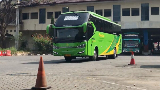 bus-di-terminal-giwangan-yogyakarta