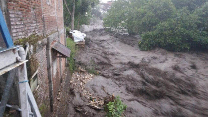 banjir-bandang-terjang-kota-batu
