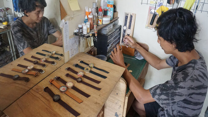 jam-tangan-kayu