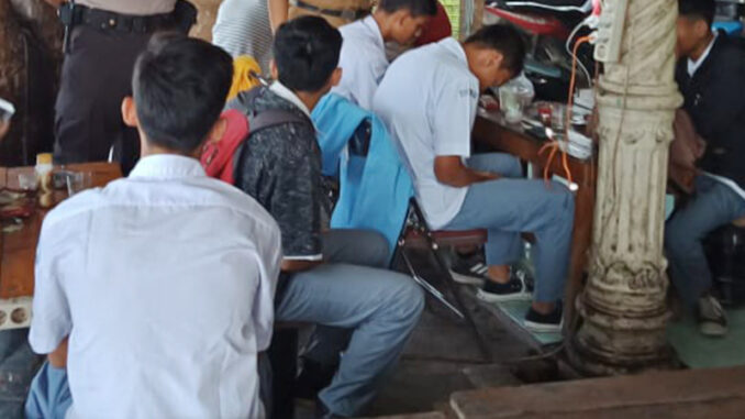 pelajar-nongkrong-di-solo