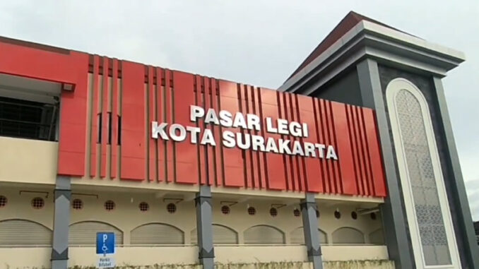 pasar-legi-solo-bocor-banjir