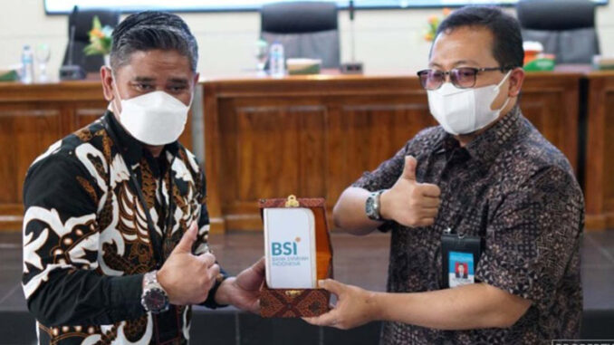 sekolah-vokasi-uns--pt-bsi