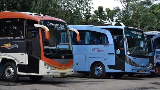 illustrasi Parkir Bus Kemenhub 350 Unit Bus Angkut 10.500 mudik Gratis
