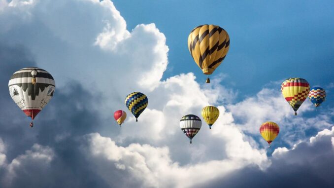 Pilot Laporkan Sejumlah Balon Udara Terbang Bebas 