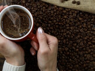 Petani Temanggung Bagikan Kopi Kepada Pemudik