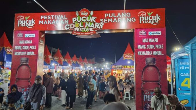 Pengunjung Festival Makanan Pulang Semarang 2022 