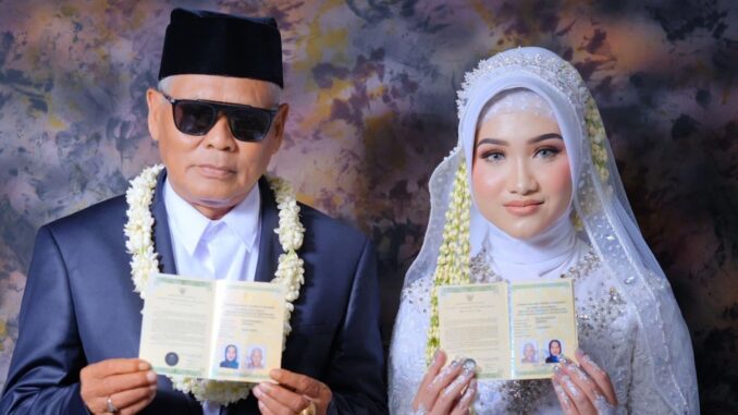 Viral! Pernikahan Kakek 69 Tahun dengan Gadis 19 Tahun, Maharnya Fantastis Pasangan Sondani dan Fia Barlanti