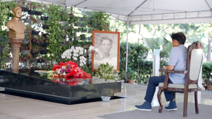 Marcos Jr Ferdinand Marcos Jr Kunjungi Makam Ayahnya