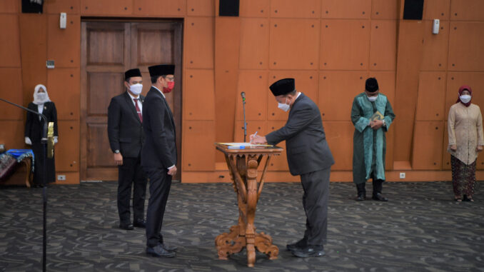 Prof. Sodiq Resmi Menjabat Rektor UNSOED 2022-2026