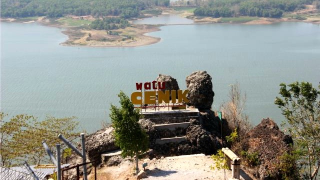 Watu Cenik Sendang Wonogiri Objek Wisata Hits di Wonogiri