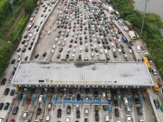 Kendaraan memasuki Jakarta
