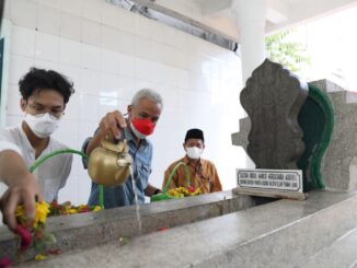 Gubernur Ganjar Ziarah ke Makam Pangeran Diponegoro