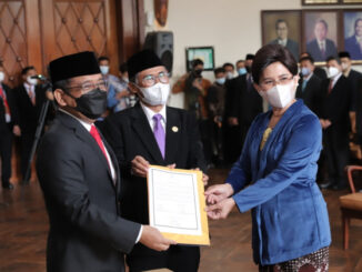 Prof Ova Emilia Resmi Dilantik Sebagai Rektor UGM Periode 2022-2027