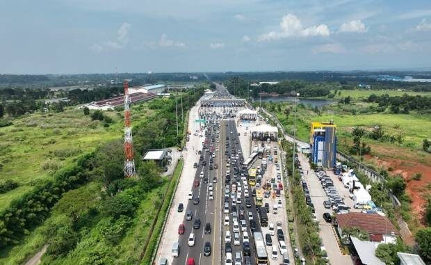 update-contraflow-dan-one-way-dari-tol-kalikangkung-hingga-cikampek-mulai-diberlakukan-hxw Contra Flow di Cikampek