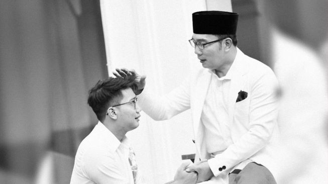 eril-dan-ridwan-kamil-instagram Ridwan Kamil Bersyukur, Jasad Eril Ditemukan Dalam Kondisi Utuh dan Wangi Eucalyptus