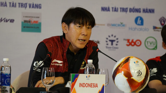 Shin Tae Yong Shin Tae Yong tetap Latih Timnas, Ketum PSSI: Saranghaeyo Coach
