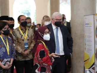 Berkunjung ke UGM, Presiden Jerman Frank-Walter Steinmeier Antusias Melihat Pameran Penelitian