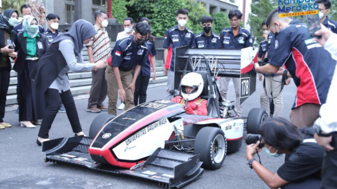 Keren! Ini Penampakan Mobil Formula UGM Yang Siap Berkompetisi di Belanda