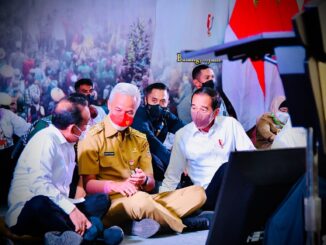 Ganjar dan Jokowi Syukuran Hasil Bumi Bersama Ribuan Petani di Batang