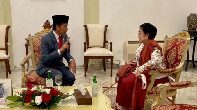 Di Tengah Spekulasi Hubungan Merenggang, Jokowi Berbincang Akrab Dengan Megawati