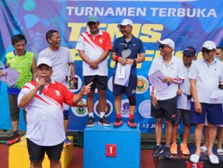 42 Profesor Ikuti Turnamen Terbuka Tenis Profesor 2022 di UNNES, Wamenkumham Juara 1