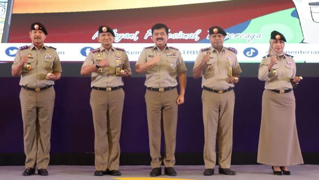 Tingkatkan Percaya Diri, Pegawai Kementerian ATR/BPN Dilengkapi Tongkat Komando dan Baret