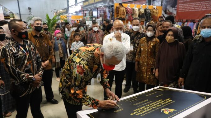 Teten Masduki Puji 90 Persen Ruang di Rest Area heritage KM260 Brebes Dipenuhi Produk UMKM