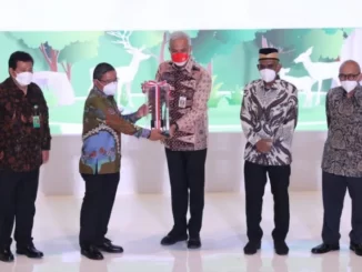 Ganjar Terima Penghargaan Green Leadership Nirwasita Tantra 2021 dari KLHK