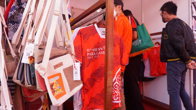 Penjual Souvenir Dan Kuliner Di Area ASEAN Para Games Kebanjiran Rejeki