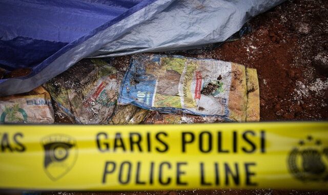beras banson jokowi di timbun Geger Temuan Diduga 1 Ton Beras Bansos Ditimbun Tanah di Depok, Ini Tanggapan JNE