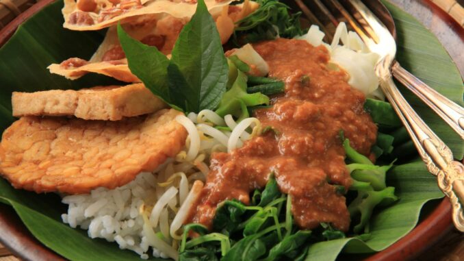 Pecel Pecel dan Gado-Gado Masuk Daftar Jenis Salad Terenak Di Dunia