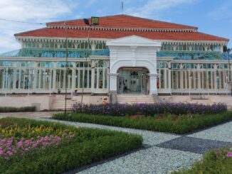 Taman Pracima di kawasan Pura Mangkunegaran