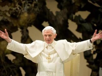 Paus Benediktus XVI meninggal dunia