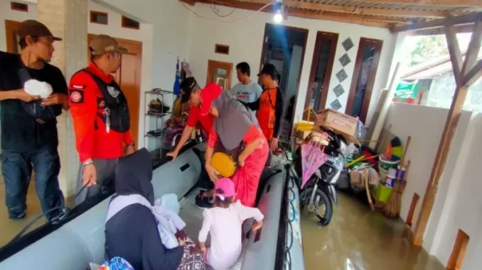 Banjir Warga Pekalongan Banjir Warga Pekalongan