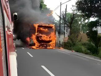 Bus Terbakar Selo