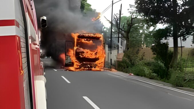 Bus Terbakar Selo