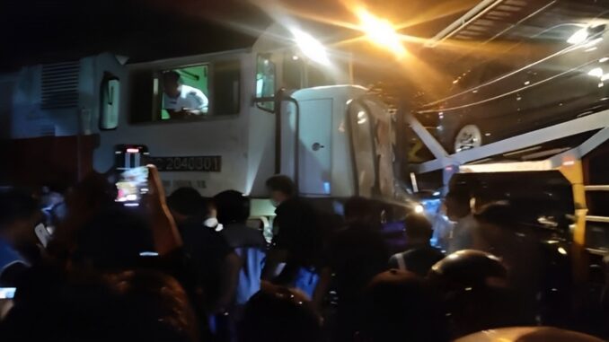 Kereta Api Sancaka Tabrak Truk di Mojokerto
