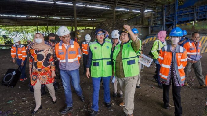 Pengelolaan Sampah Berbasis Lingkungan Pengelolaan Sampah Berbasis Lingkungan
