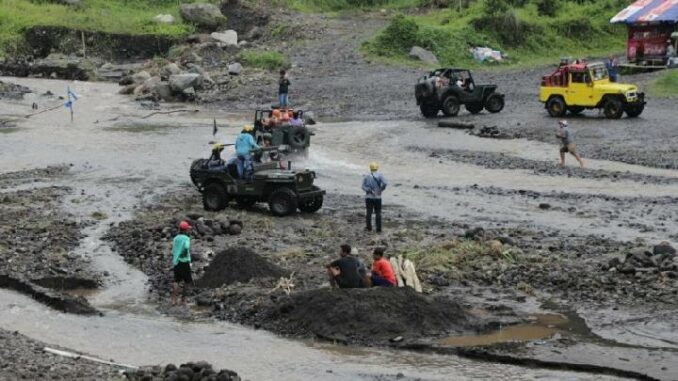 waspada jip lereng merapi