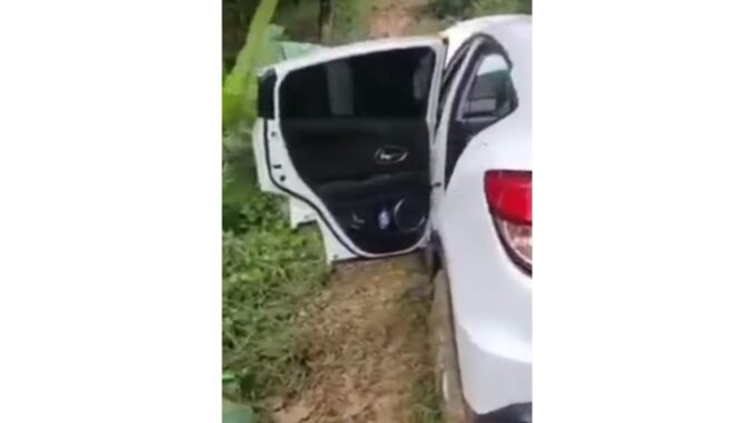 Mobil masuk hutan pati