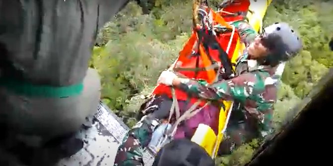 Aksi Heroik Prajurit TNI Aksi Heroik Prajurit TNI