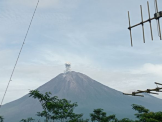 Gunung Semeru Erupsi