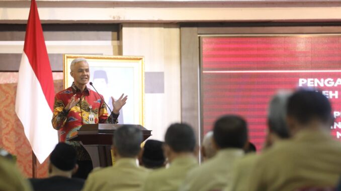 Ganjar Pranowo Melatik Anggota Komisi Informasi