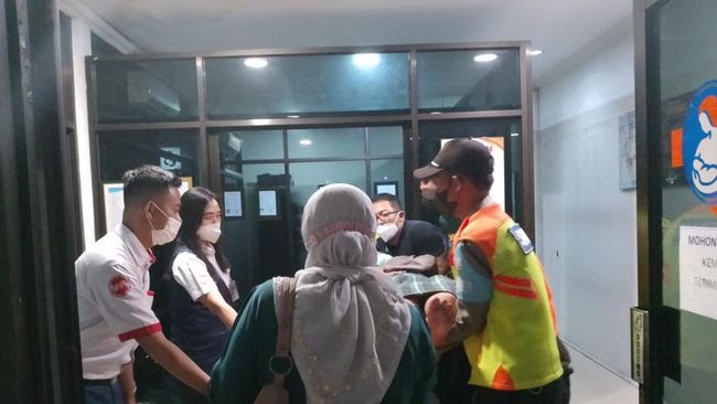 Melahirkan stasiun tugu jogja