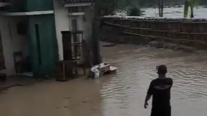 Tangkapan Layar Video Warga Sungai Mluweh