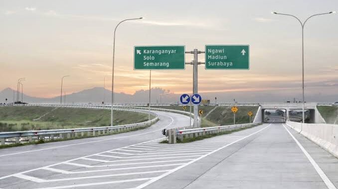 Exit jalan tol colomadu ditutup